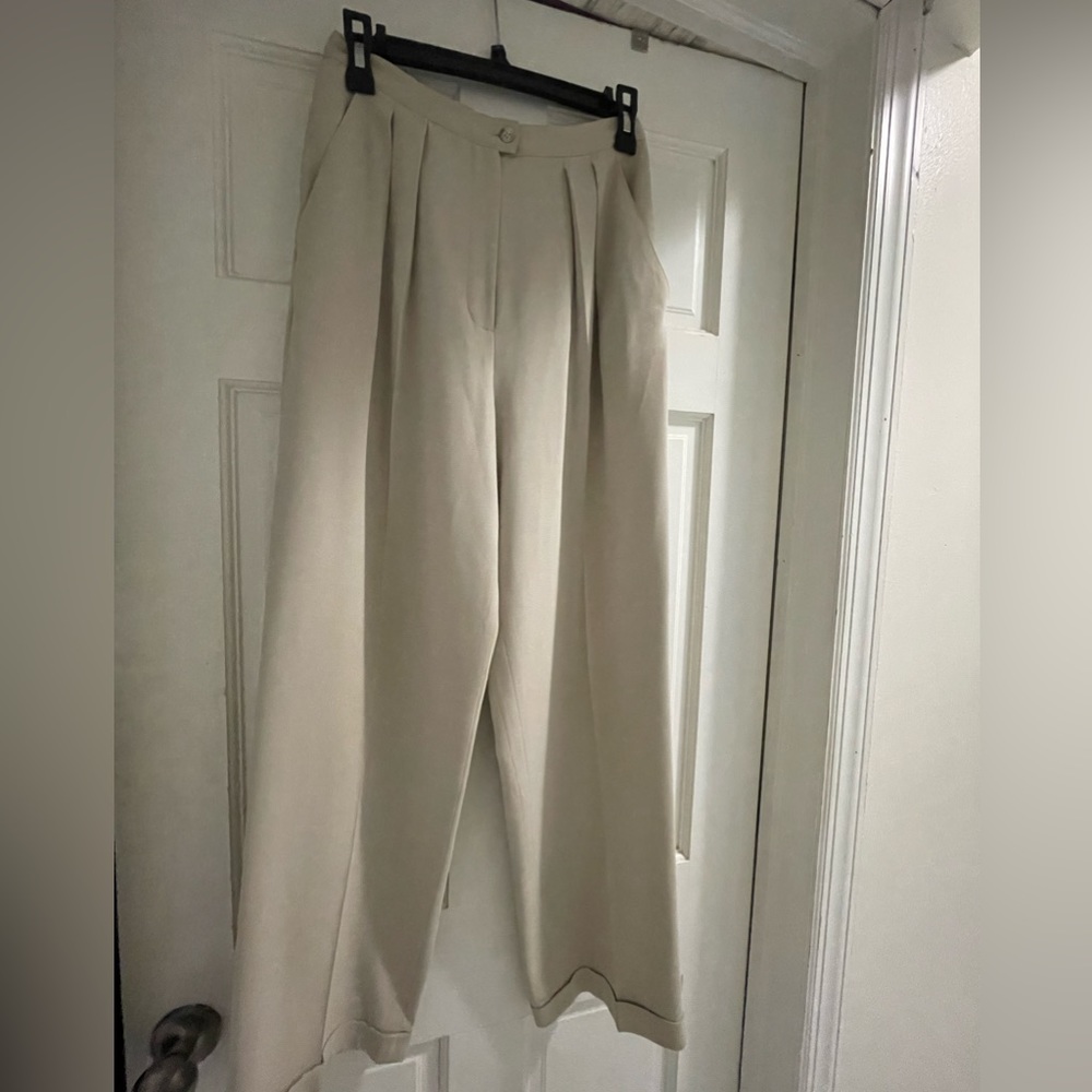 NWOT Jones New York beige full length pants with pockets